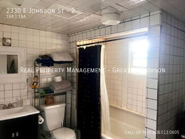 Building Photo - 2330 E Johnson St