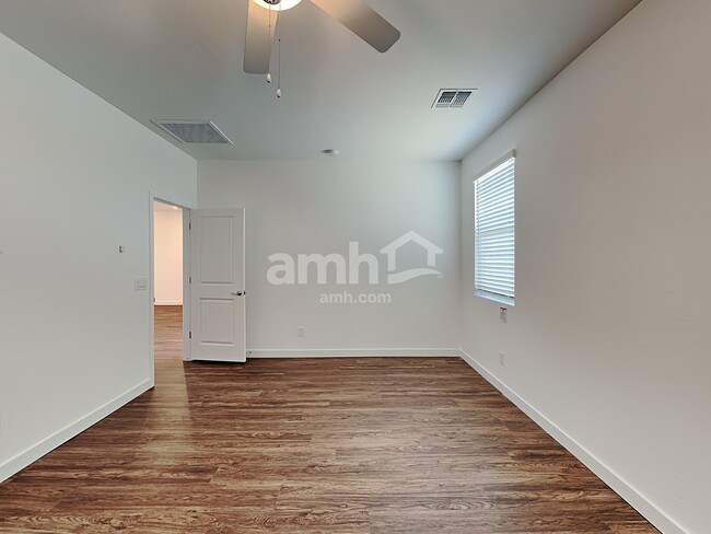 Building Photo - 4218 S 105th Dr