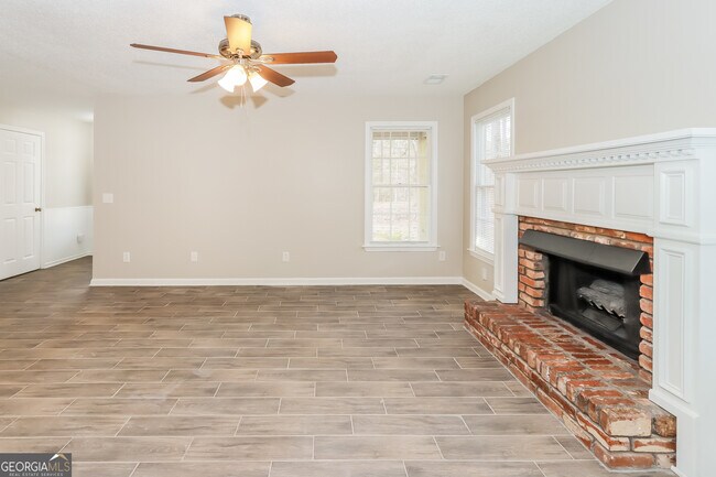 Building Photo - 170 Woodcrest Dr