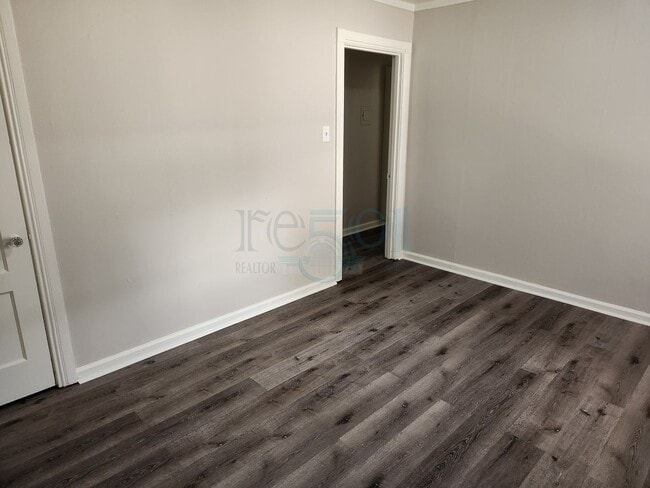Building Photo - Riverdale Bungalow
