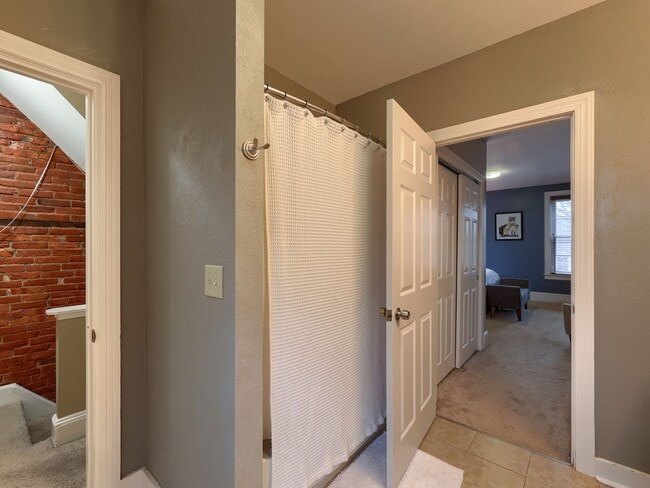Building Photo - 207 Calder St