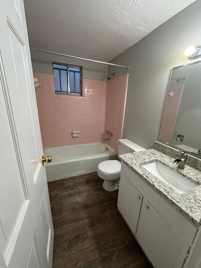 Building Photo - 3340 Pinewood Ave