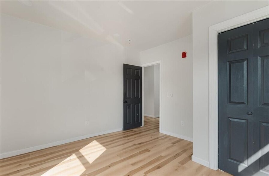 Building Photo - 460 Smithfield Ave
