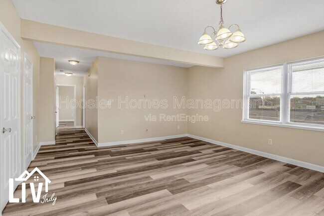 Building Photo - 1317 Main St