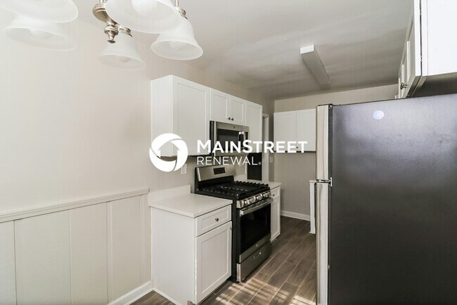 Building Photo - 3 Bedroom Pet-Friendly Home in East Point, GA with Main Street Renewal