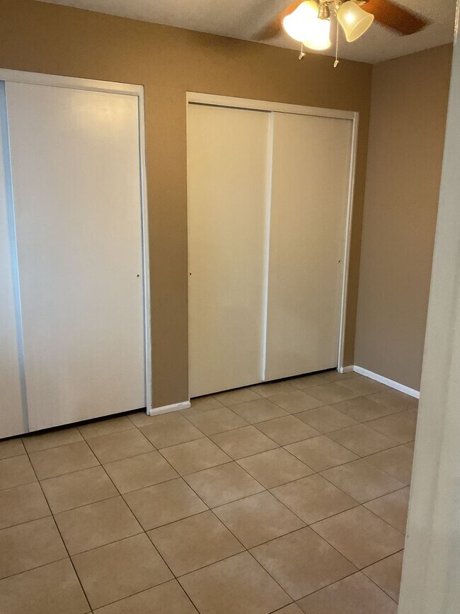 Building Photo - Spacious Townhouse near McKellips & Lindsay across from Community Pool