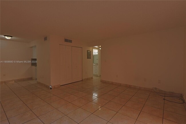 Building Photo - 7230 Fairway Dr