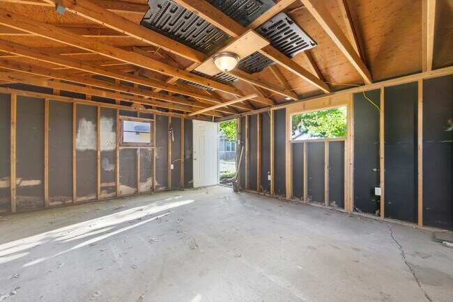 Building Photo - 60 Morrison Ave