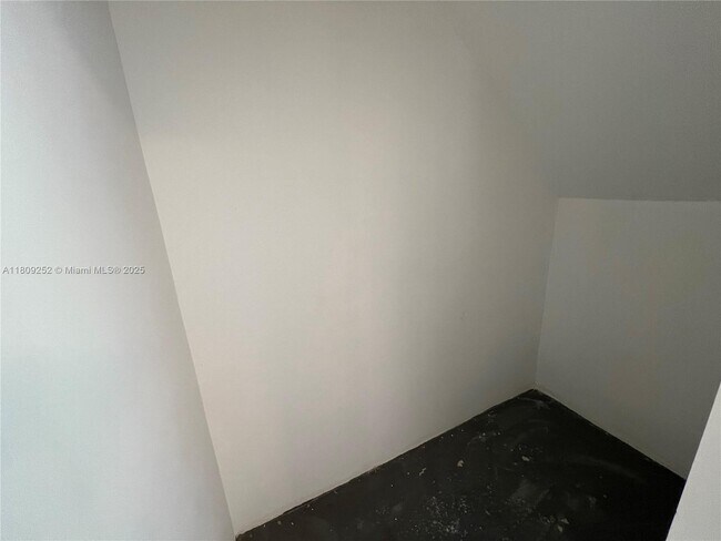 Building Photo - 145 NE 82nd Terrace