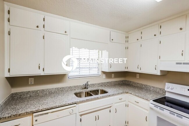 Building Photo - 3 Bedroom Pet-Friendly Home in Fultondale,...