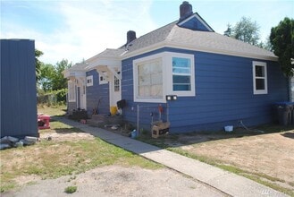 Building Photo - 4th St Duplex