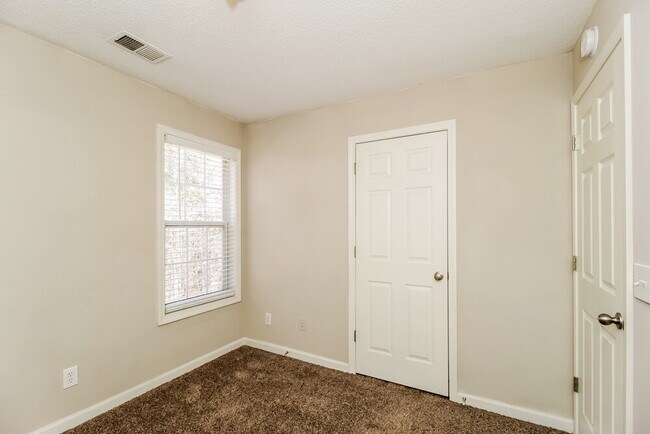 Building Photo - 3882 St George Terrace SW