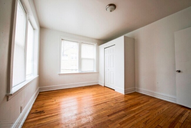 Building Photo - 6933 S Indiana Ave