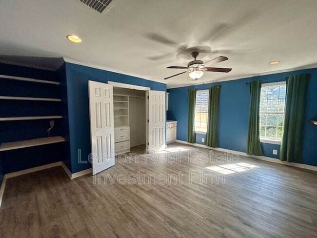 Building Photo - 3715 Greenway Pl