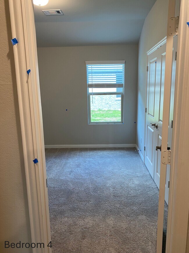 Building Photo - 384 Mohan Dr