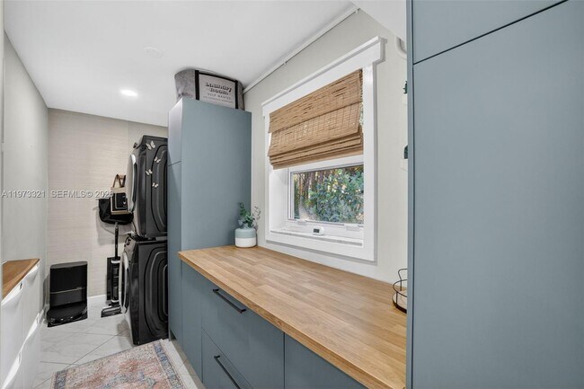 Building Photo - 252 SW 23rd St