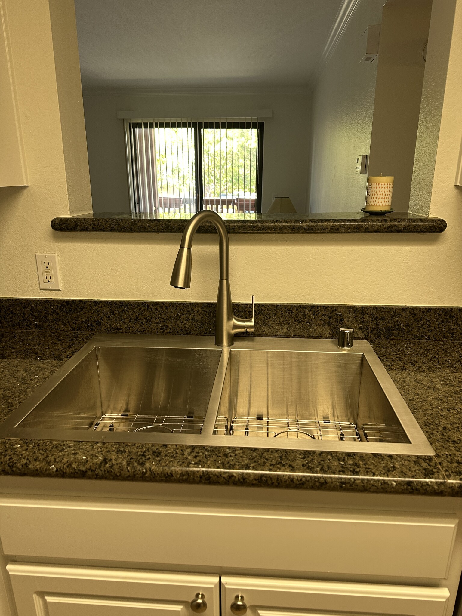 Building Photo - 12067 Alta Carmel Ct