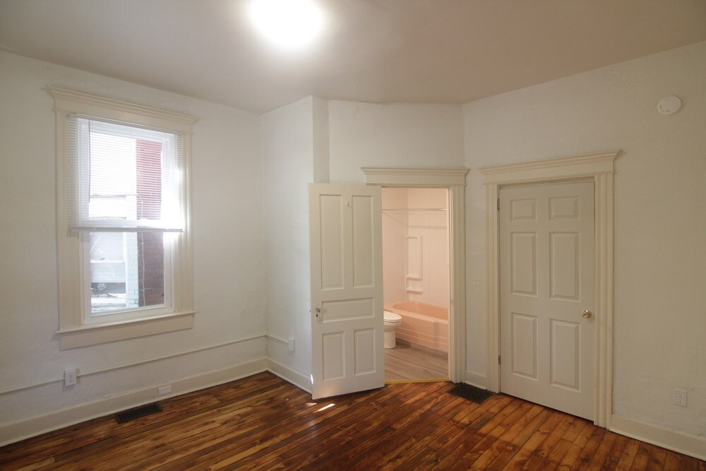 Building Photo - 424 Franklin Ave