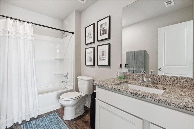 Building Photo - 523 Powell Dr