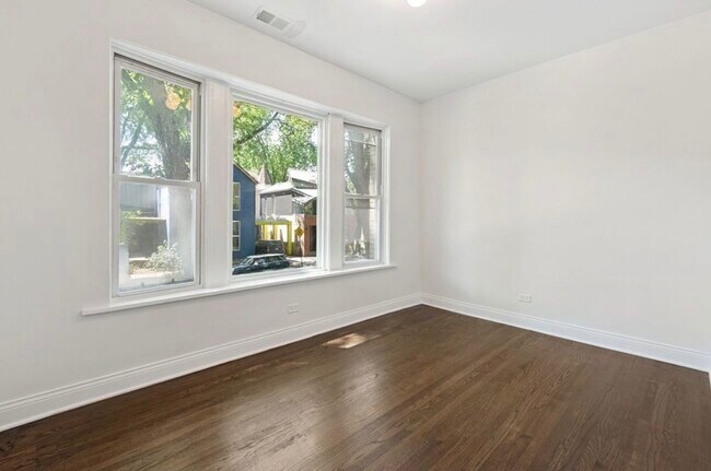 Building Photo - 1340 W Hollywood Ave