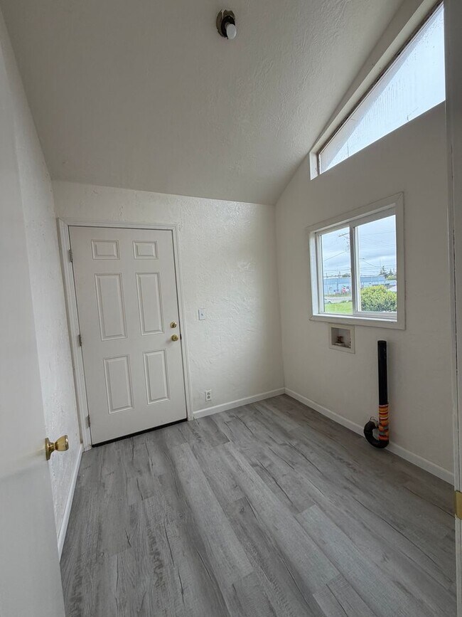 Building Photo - 228 N Wasson St
