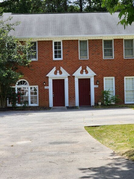 Building Photo - 1296 Sweet Pine Dr