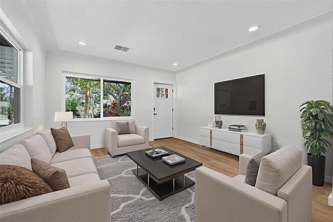 Building Photo - 2710 Boca Ciega Dr N