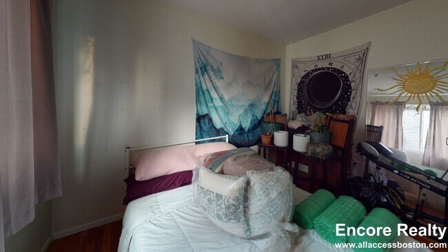 Building Photo - 8 Kittredge St