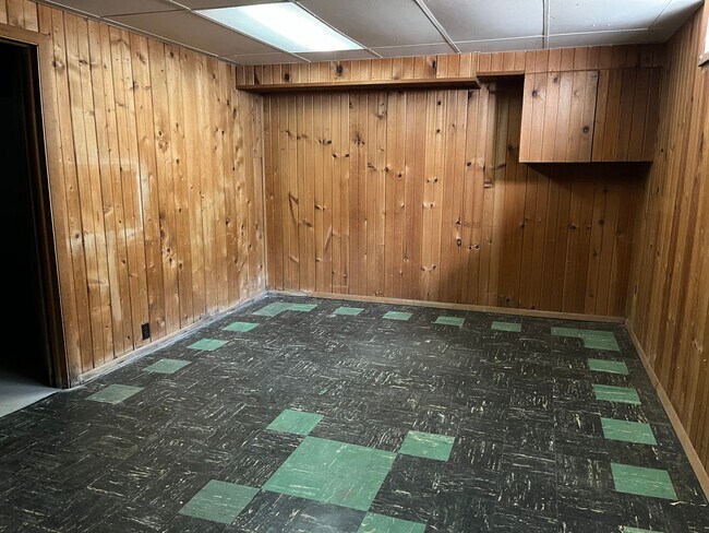 Building Photo - 3 Bedroom Homes available in Rockford