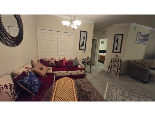Building Photo - 1 bedroom 1 bathroom condo w/DEN