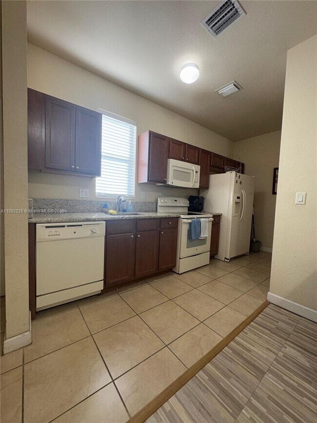 Building Photo - 9050 SW 169th Ct