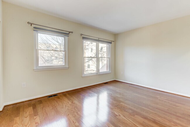 Building Photo - 138 Welcome Aly