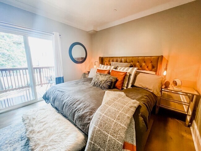 Building Photo - 69 Falcon St