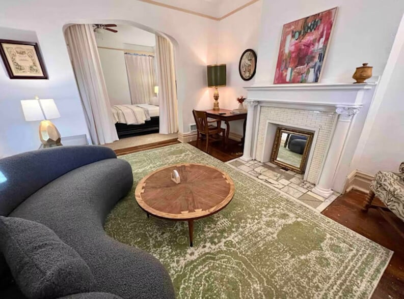 Building Photo - 822 N Euclid Ave