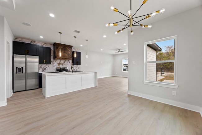 Building Photo - 8310 Mariah St