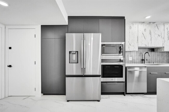 Building Photo - 1390 S Ocean Blvd