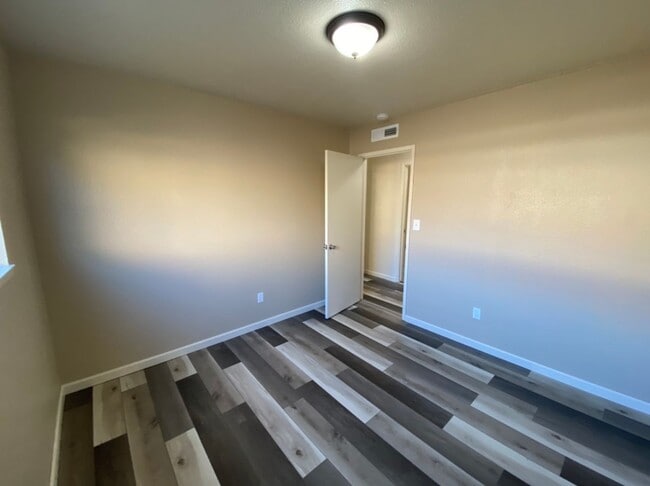 Building Photo - 3 bedroom single story located in an estab...
