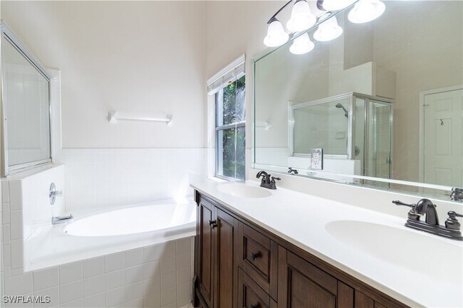 Building Photo - 687 Melville Ct