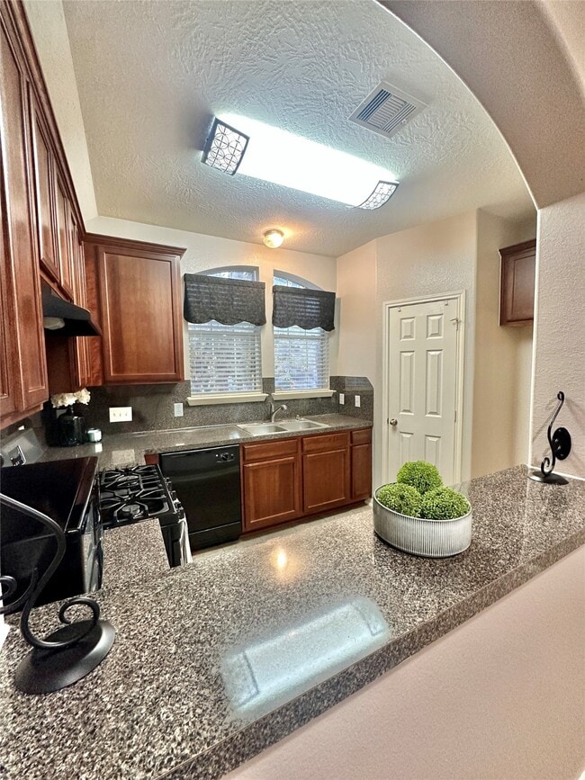 Building Photo - 1511 Village Townhome Dr