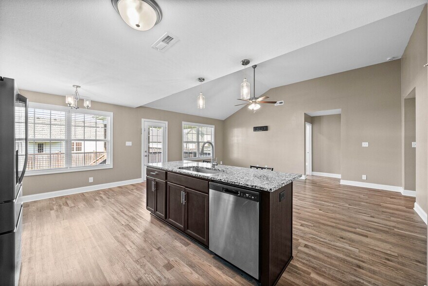 Building Photo - 1057 Dublin Dr