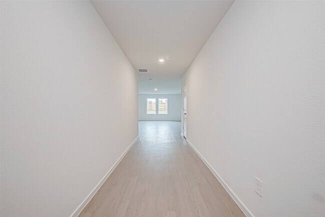 Building Photo - 719-719 Falling Cave Dr