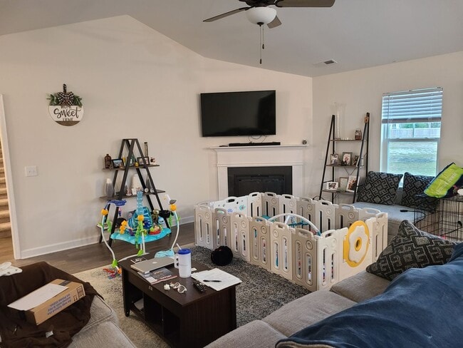 Building Photo - 3 Bedroom 2 Bath Home with Bonus - Osprey ...