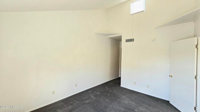 Building Photo - 3690 N Country Club Rd