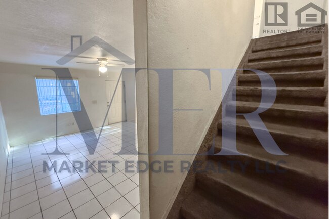 Building Photo - 2Bed/1.5Bath Ground Floor Townhouse at Glendale Ave/27th Ave! Ready for Immediate Move-In! -- GAR...