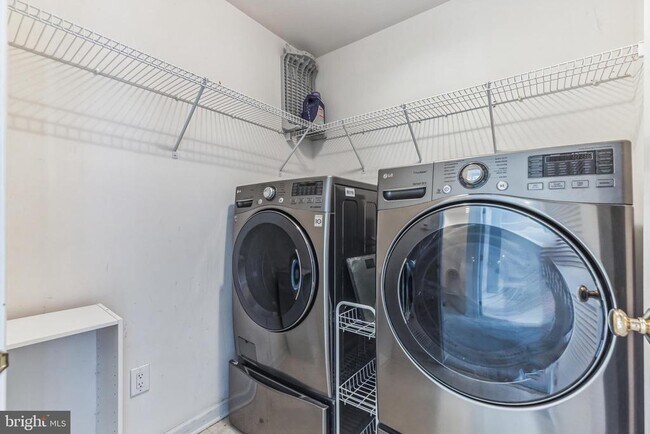 Building Photo - 4 Hogan Way