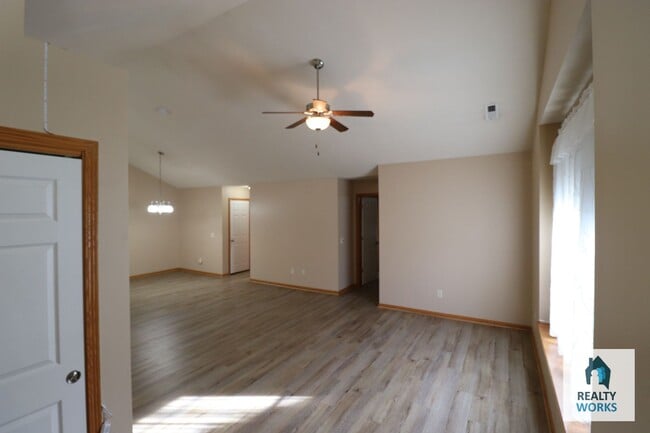 Building Photo - 2 Bedroom 1.5 Bathroom Open Concept Duplex!