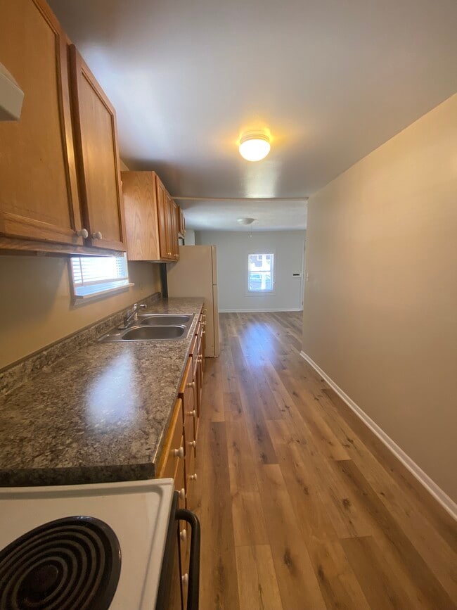 Building Photo - GR-0104