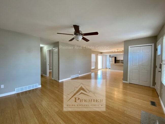 Building Photo - 790 San Bruno Pl