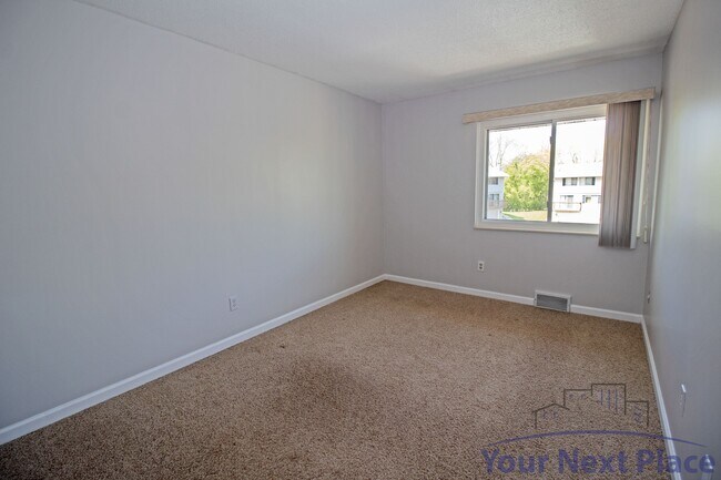 Building Photo - 4340 Chatsworth Cir