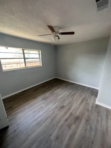 Building Photo - 222 E 38th St